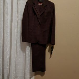 Singature by Larry Levin 2 Piece Pant Suit